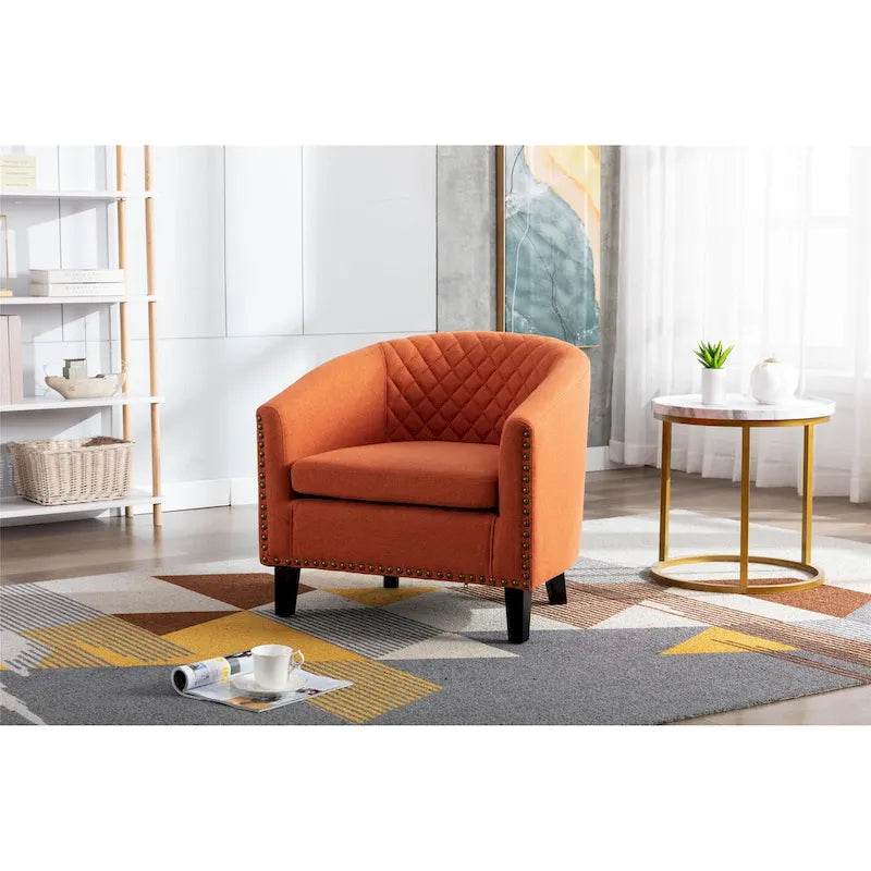 Sillón decorativo Barrel con tachuelas y patas de madera maciza