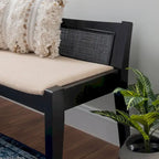 Banco de caña de madera maciza con asiento acolchado