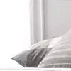 Cama Naima de Acme Furniture