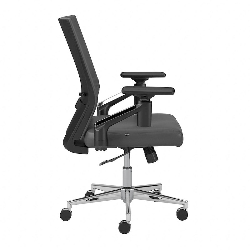 Sillón de oficina de piel sintética con respaldo medio, altura y reposabrazos ajustables
