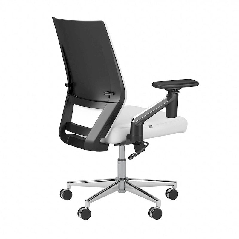 Sillón de oficina de piel sintética con respaldo medio, altura y reposabrazos ajustables