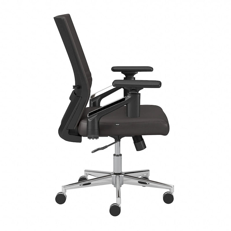 Sillón de oficina de piel sintética con respaldo medio, altura y reposabrazos ajustables